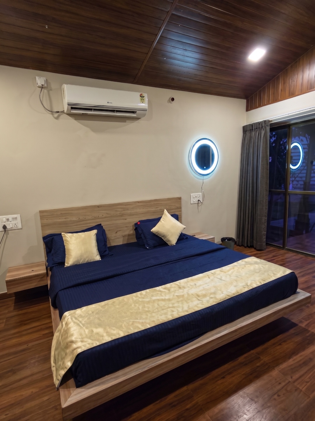 Cozy Rooms
