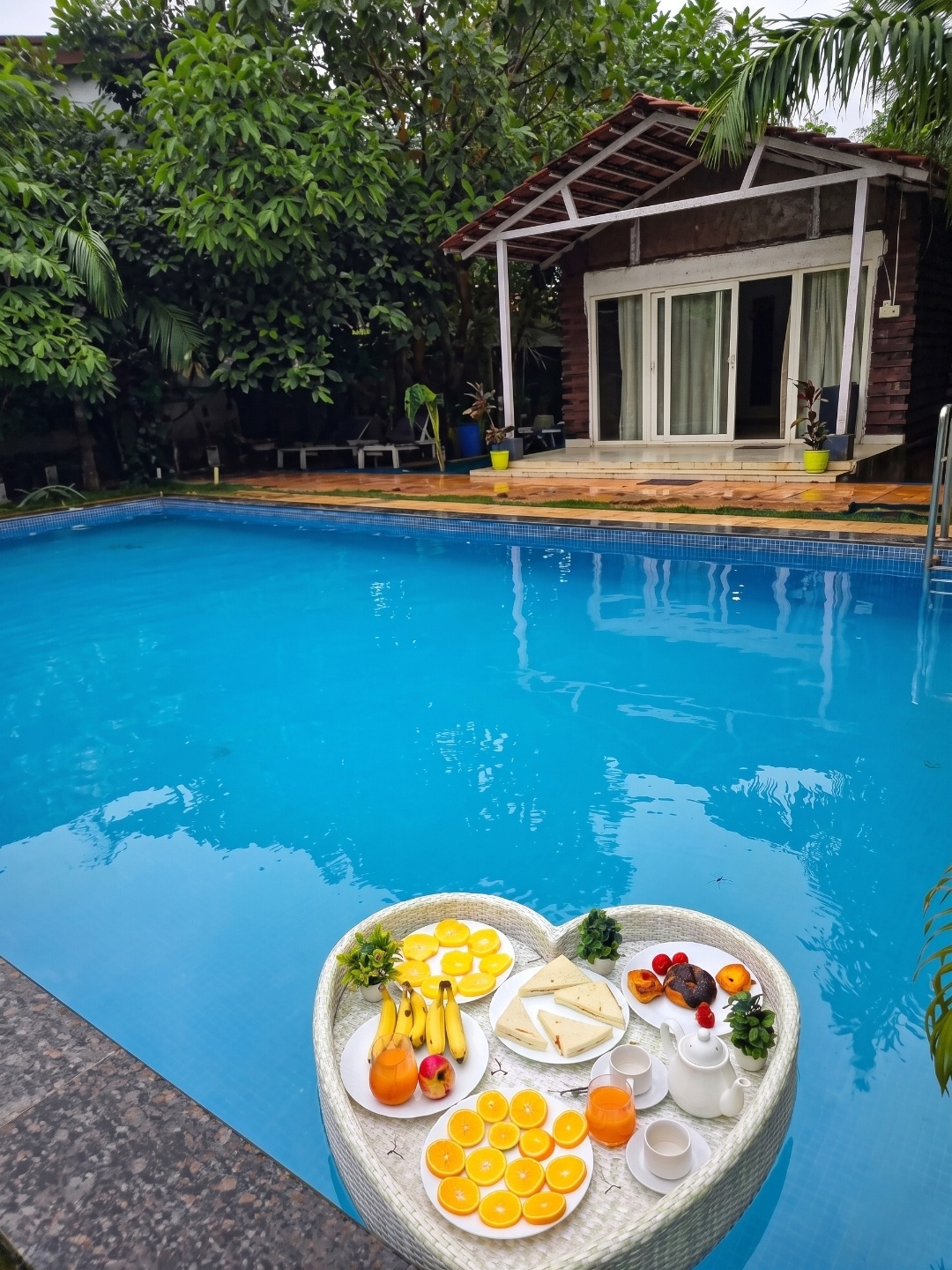 Floating Breakfast